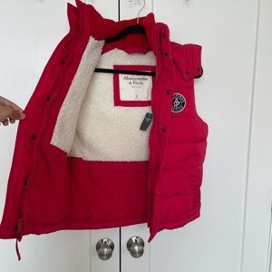 Men’s Abercrombie & Fitch puffer vest
